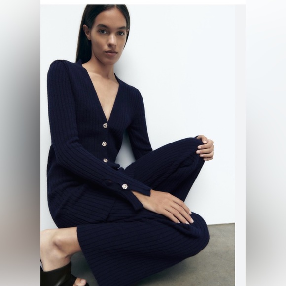 Gold buttoned rib knit cardigan sweater - Picture 2 of 6